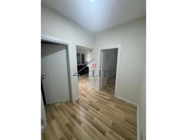 Tirane, shitet apartament 2+1+Ballkon Kati 3, 76 m² 154.000 € (Mine Peza)
