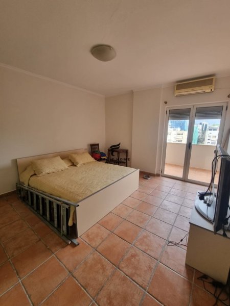 Tirane, jepet me qera zyre Kati 11, 270 m² 1.800 € (BLLOKU)