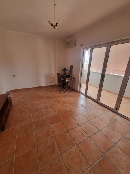 Tirane, jepet me qera zyre Kati 11, 270 m² 1.800 € (BLLOKU)