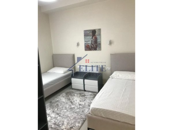 Tirane, jepet me qera apartament 2+1+Ballkon Kati 18, 110 m² 1.400 € (Tirana Garden Building)
