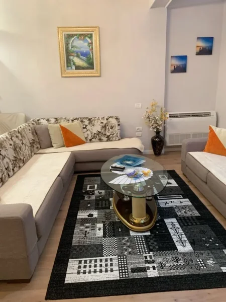 Tirane, jepet me qera apartament 3+1+Ballkon , 120 m² 800 € (Selite)