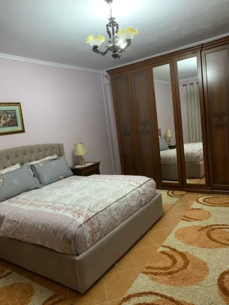 Tirane, jepet me qera apartament 3+1+Ballkon , 120 m² 800 € (Selite)