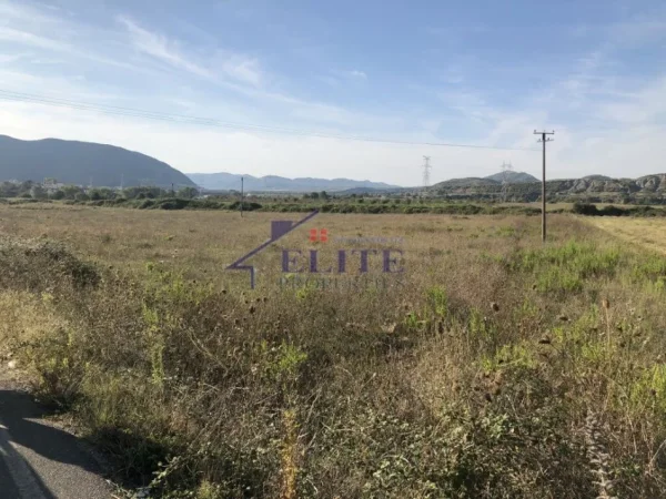 Tirane, shitet toke , 6.100 m² 183.000 € (Vishaj)