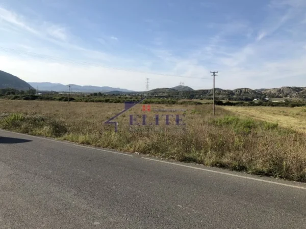 Tirane, shitet toke , 6.100 m² 183.000 € (Vishaj)