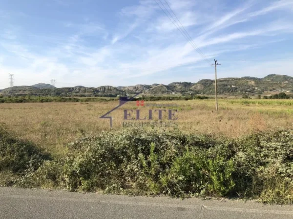 Tirane, shitet toke , 6.100 m² 183.000 € (Vishaj)