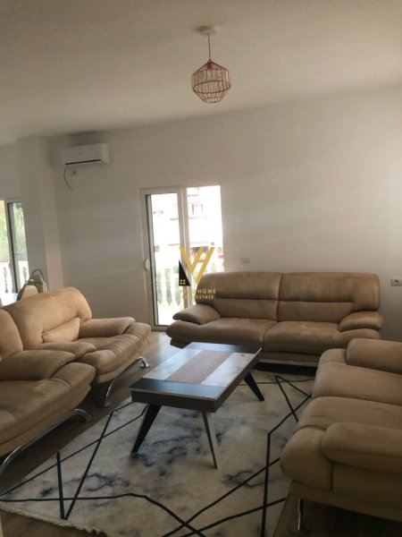 Tirane, jepet me qera apartament 2+1+Ballkon Kati 2, 122 m² 550 € (VILAT GJERMANE)
