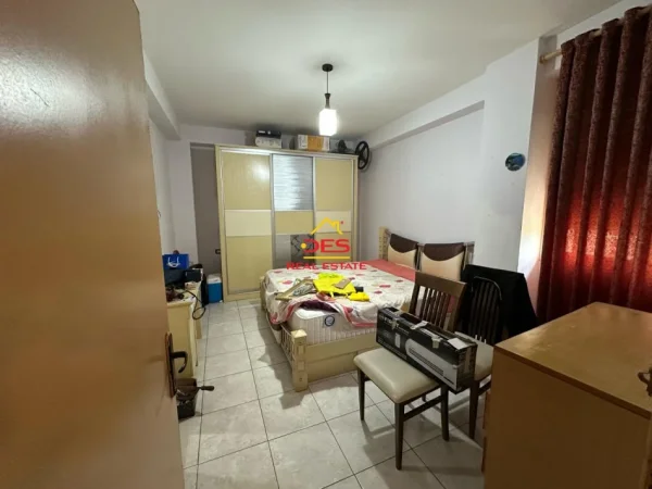 Vlore, shitet apartament 2+1+Ballkon Kati 4, 90 m² 65.000 € (Rruga Damian Humariti, Vlorë.)