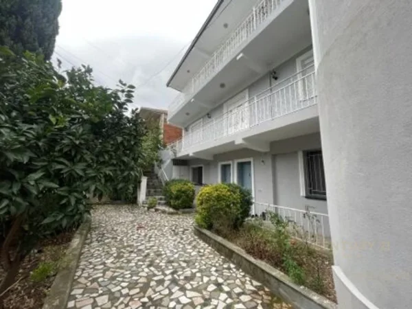 Tirane, shes Vile 3 Katshe Kati 3, 620 m² (Don Bosko)