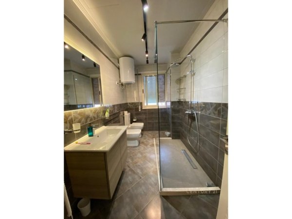 Tirane, jepet me qera apartament 2+1+Aneks+Ballkon Kati 4, 125 m² 800 € (DON BOSKO)