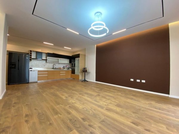 Tirane, jepet me qera apartament 2+1+Aneks+Ballkon Kati 4, 125 m² 800 € (DON BOSKO)