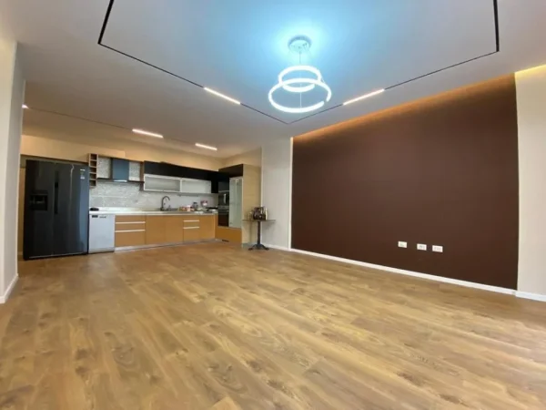 Tirane, jepet me qera apartament 2+1+Aneks+Ballkon Kati 4, 125 m² 800 € (DON BOSKO)