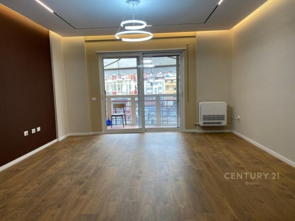 Tirane, jepet me qera apartament 2+1+Aneks+Ballkon Kati 4, 125 m² 800 € (DON BOSKO)
