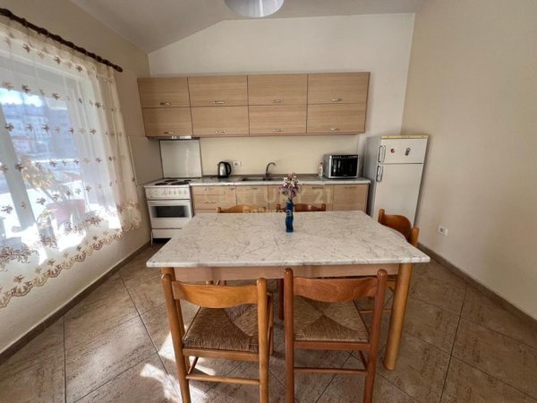 Tirane, jepet me qera apartament 3+1+Aneks+Ballkon Kati 2, 108 m² 800 € (Komuna e Parisit)
