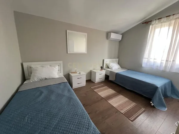 Tirane, jepet me qera apartament 3+1+Aneks+Ballkon Kati 2, 108 m² 800 € (Komuna e Parisit)