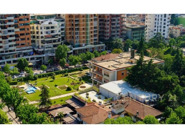 Tirane, jepet me qera ambjent biznesi Kati 3, 392 m² (ISH-BLLOKU)