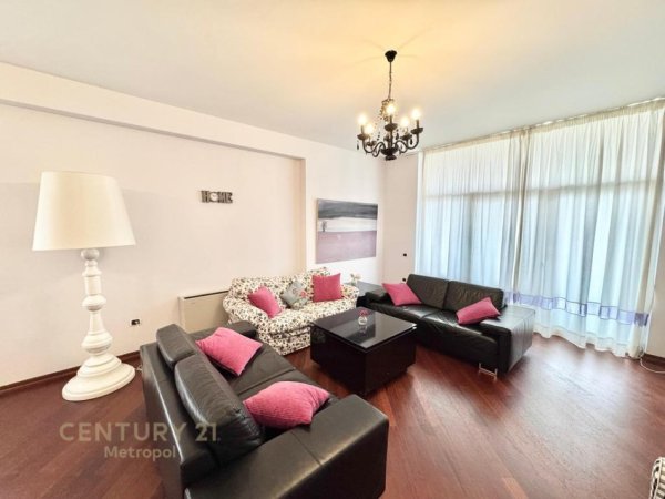 Tirane, jepet me qera apartament 2+1+Aneks+Ballkon Kati 8, 116 m² 1.300 € (BLLOK - LIBRI UNIVERSITAR)