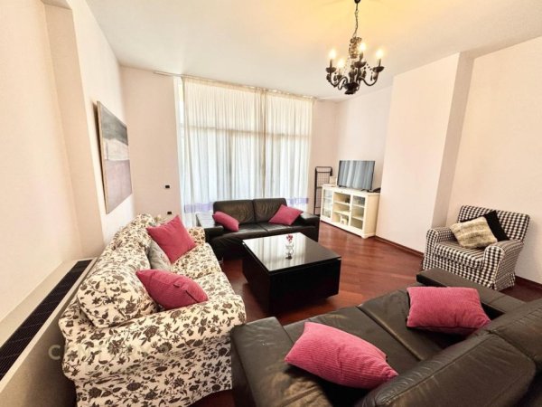 Tirane, jepet me qera apartament 2+1+Aneks+Ballkon Kati 8, 116 m² 1.300 € (BLLOK - LIBRI UNIVERSITAR)