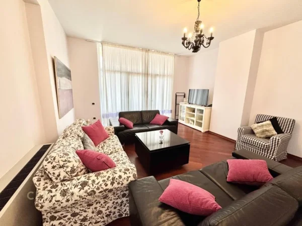 Tirane, jepet me qera apartament 2+1+Aneks+Ballkon Kati 8, 116 m² 1.300 € (BLLOK - LIBRI UNIVERSITAR)