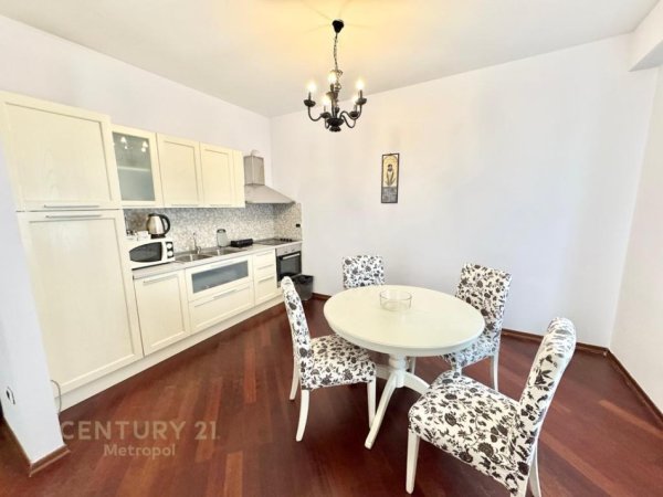 Tirane, jepet me qera apartament 2+1+Aneks+Ballkon Kati 8, 116 m² 1.300 € (BLLOK - LIBRI UNIVERSITAR)