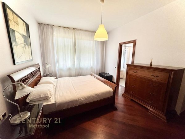 Tirane, jepet me qera apartament 2+1+Aneks+Ballkon Kati 8, 116 m² 1.300 € (BLLOK - LIBRI UNIVERSITAR)