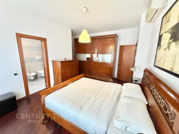 Tirane, jepet me qera apartament 2+1+Aneks+Ballkon Kati 8, 116 m² 1.300 € (BLLOK - LIBRI UNIVERSITAR)