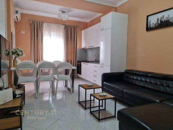 Tirane, jepet me qera apartament 2+1+Aneks+Ballkon Kati 8, 82 m² 650 € (Pallatet Agimi)