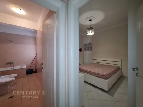 Tirane, jepet me qera apartament 2+1+Aneks+Ballkon Kati 8, 82 m² 650 € (Pallatet Agimi)