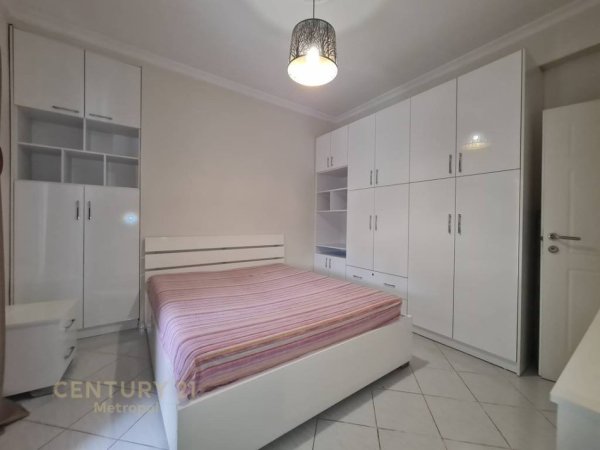 Tirane, jepet me qera apartament 2+1+Aneks+Ballkon Kati 8, 82 m² 650 € (Pallatet Agimi)