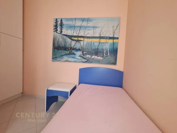 Tirane, jepet me qera apartament 2+1+Aneks+Ballkon Kati 8, 82 m² 650 € (Pallatet Agimi)