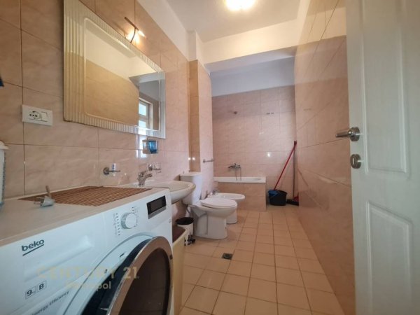 Tirane, jepet me qera apartament 2+1+Aneks+Ballkon Kati 8, 82 m² 650 € (Pallatet Agimi)