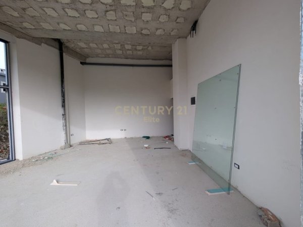 Tirane, shes ambjent biznesi Kati 0, 127 m² 445.000 € (Liqeni i thate)