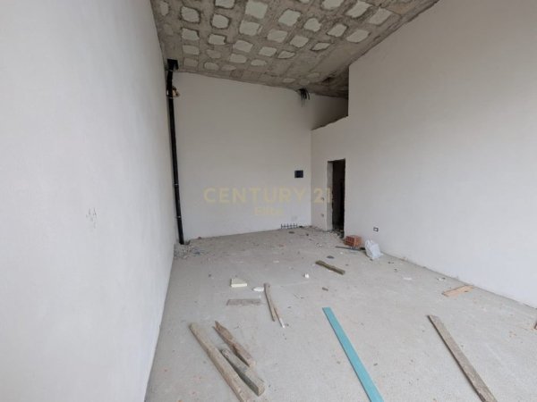 Tirane, shes ambjent biznesi Kati 0, 127 m² 445.000 € (Liqeni i thate)