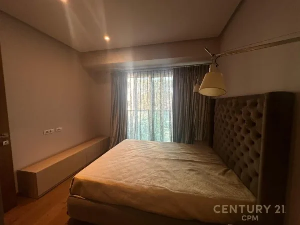 Tirane, jepet me qera apartament 2+1+Aneks+Ballkon Kati 3, 94 m² 2.000 € (Ambasador 3)