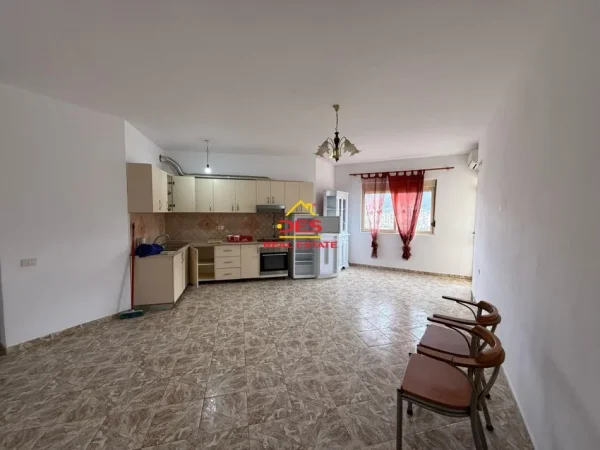 Vlore, shitet apartament 2+1+Ballkon Kati 10, 125 m² 130.000 € (Rruga Sadik Zotaj)