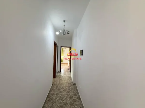 Vlore, shitet apartament 2+1+Ballkon Kati 10, 125 m² 130.000 € (Rruga Sadik Zotaj)
