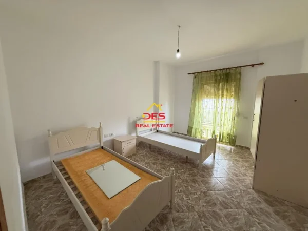 Vlore, shitet apartament 2+1+Ballkon Kati 10, 125 m² 130.000 € (Rruga Sadik Zotaj)