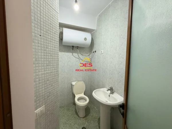 Vlore, shitet apartament 2+1+Ballkon Kati 10, 125 m² 130.000 € (Rruga Sadik Zotaj)