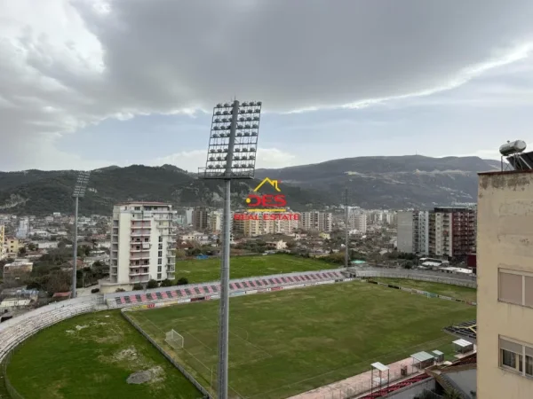 Vlore, shitet apartament 2+1+Ballkon Kati 10, 125 m² 130.000 € (Rruga Sadik Zotaj)