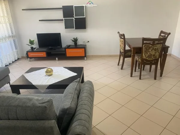 Tirane, jepet me qera apartament 1+1+Ballkon Kati 5, 58 m² 500 € (rruga e kavajes)
