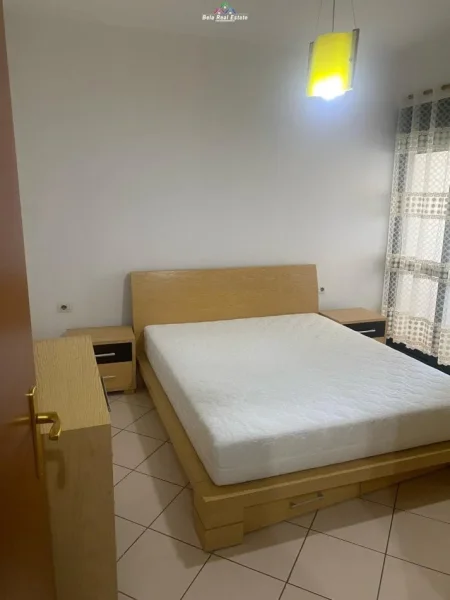Tirane, jepet me qera apartament 1+1+Ballkon Kati 5, 58 m² 500 € (rruga e kavajes)