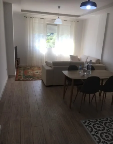 Tirane, shitet apartament 1+1 Kati 4, 72 m² 142.000 € (rruga Kroit)