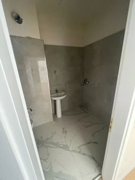 Tirane, shitet apartament 2+1+Ballkon Kati 3, 90 m² 126.000 € (rruga Sokrat Miho)