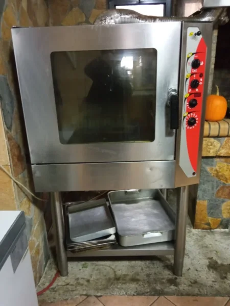 Tirane, shes Lavastovilje Shiten Paisjen e nje restoranti !