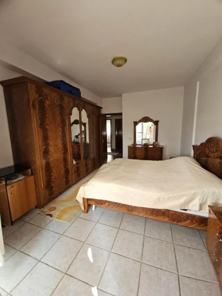 Tirane, jepet me qera apartament 3+1 Kati 8, 144 m² 700 € (Rruga Fortuzi)