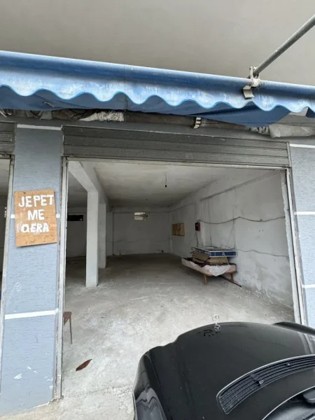 Durres, jepet me qera dyqan Kati 0, 110 m² 250 € (Rr. Aleksander Goga, prane ish parkut Autobusave)