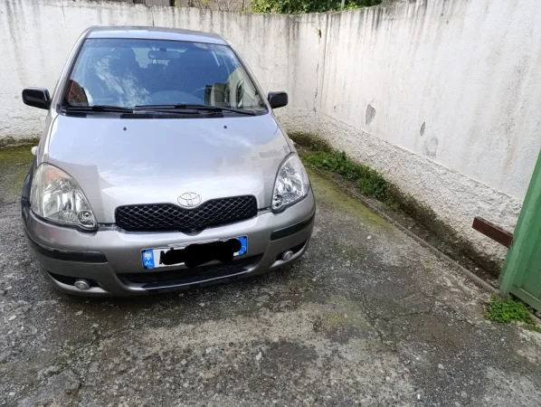Tirane, shes makine Toyota Yaris Nafte, gri metalizato manuale Kondicioner 200.000 km 2.850 €