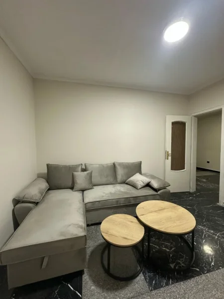Tirane, jepet me qera apartament 1+1 Kati 1, 65 m² 400 € (Rr bill klinton)