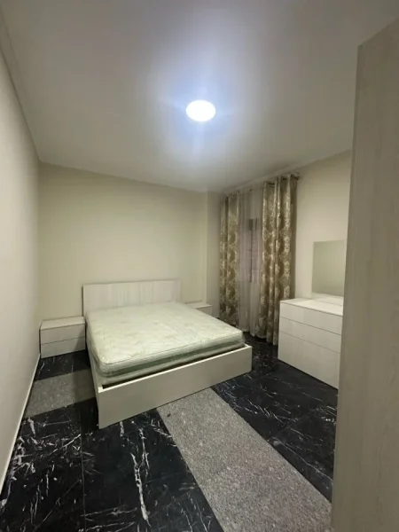 Tirane, jepet me qera apartament 1+1 Kati 1, 65 m² 400 € (Rr bill klinton)