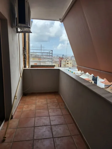 Jepet 3+1 me qira ish bllok 246 m² 1.200 € (Rr.Pjeter Bogdani)