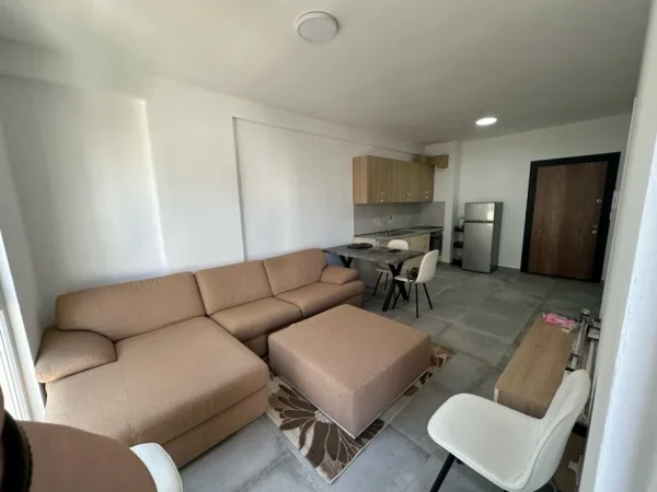 Tirane, shitet apartament 1+1+Ballkon Kati 5, 55 m² 88.000 € (Univer City)